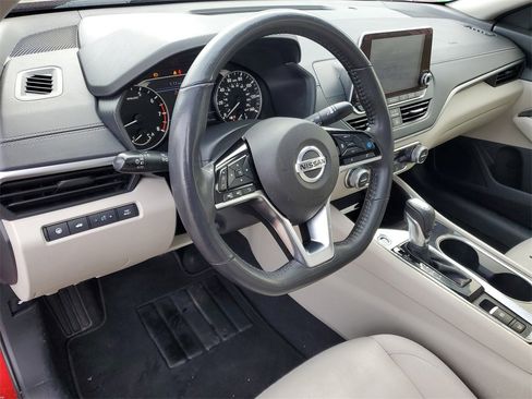 Used 2020 Nissan Altima 2.5 SV image 13