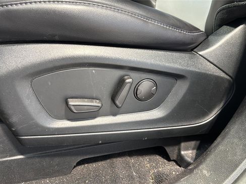 Used 2022 Ford Explorer XLT w/ Equipment Group 202A AWD/4WD image 24