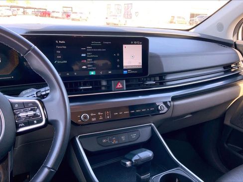 Used 2025 Kia Carnival FWD image 7
