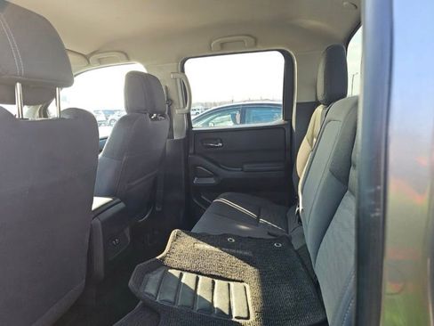 Used 2023 Nissan Frontier SV image 12