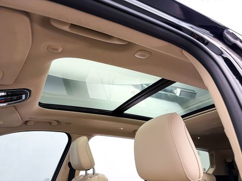 Used 2021 Jeep Grand Cherokee L Limited image 3