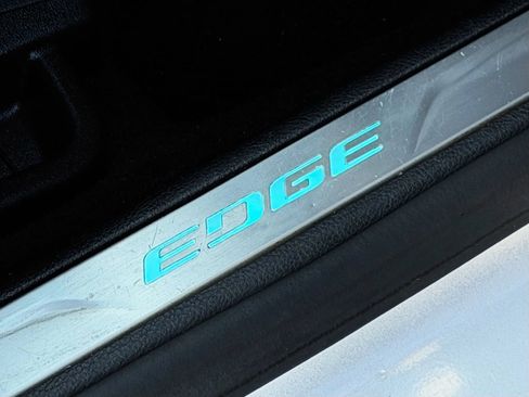 Used 2019 Ford Edge Titanium w/ Equipment Group 301A AWD/4WD image 46