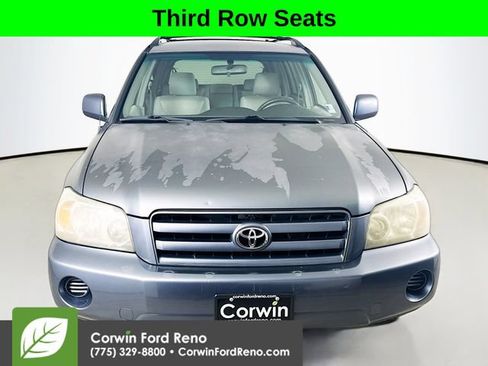 Used 2005 Toyota Highlander 4WD V6 w/ 3rd Row image 2