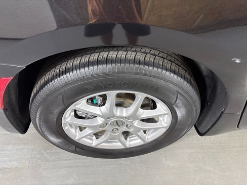 Used 2023 Chrysler Pacifica Touring-L FWD image 10