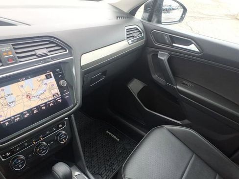 Used 2018 Volkswagen Tiguan SEL AWD/4WD image 23