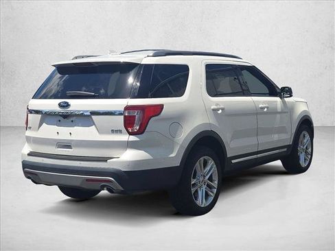 Used 2016 Ford Explorer XLT w/ Equipment Group 202A AWD/4WD image 5