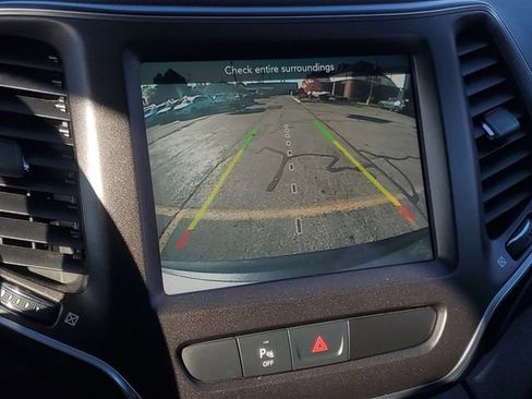 Used 2020 Jeep Cherokee Trailhawk w/ Cold Weather Group image 25