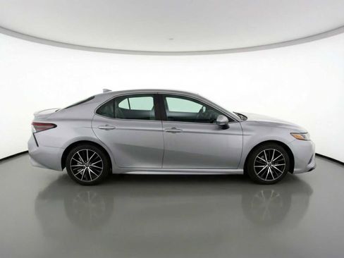 Used 2023 Toyota Camry SE image 5