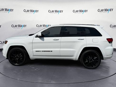 Used 2022 Jeep Grand Cherokee Laredo X AWD/4WD image 2