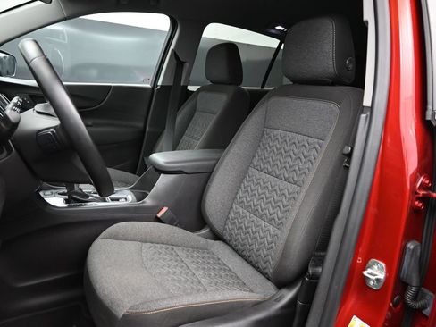 Used 2024 Chevrolet Equinox LT w/ LPO, Floor Liner Package FWD image 2