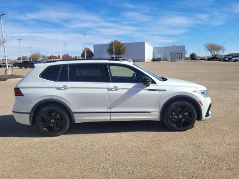 Used 2024 Volkswagen Tiguan SE R-Line w/ MDO Package, Three-Row image 5