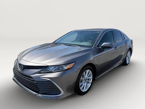 Used 2024 Toyota Camry LE FWD image 3