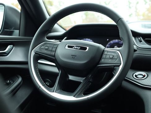 Used 2025 Jeep Grand Cherokee Laredo X w/ Trailer Tow Package image 27