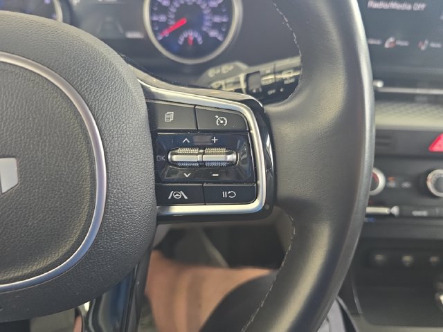 Certified 2024 Kia Carnival LX FWD image 18