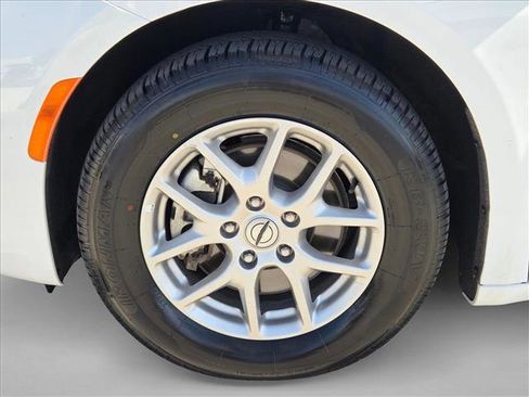 Used 2024 Chrysler Pacifica Touring-L image 22