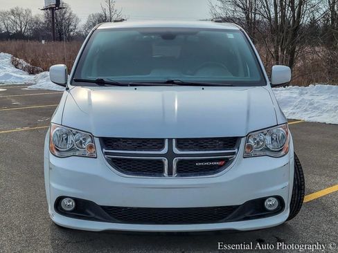 Used 2019 Dodge Grand Caravan SXT image 3