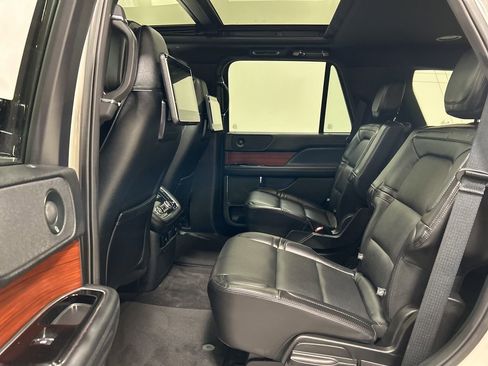 Used 2021 Lincoln Navigator Reserve image 27
