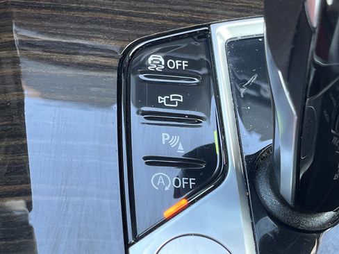 Used 2020 BMW X5 sDrive40i w/ Premium Package image 11