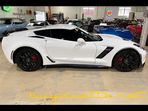 Used 2015 Chevrolet Corvette Z06 w/ Z07 Performance Package image 7