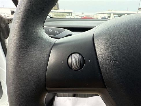 Used 2022 Tesla Model 3 Long Range image 21