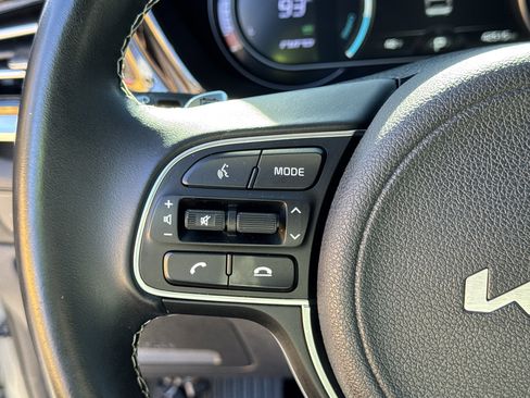 Used 2022 Kia Niro EX image 25