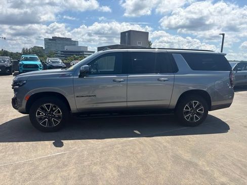 Used 2024 Chevrolet Suburban Z71 w/ Luxury Package AWD/4WD image 2