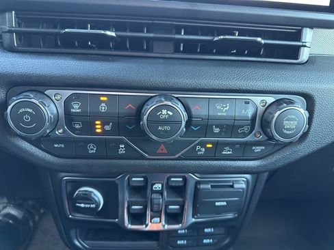 New 2026 Jeep Gladiator Sport image 4