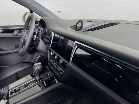 New 2026 Porsche Macan Base image 31