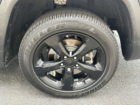 Used 2023 Jeep Grand Cherokee L Laredo image 20