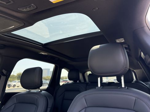 New 2025 Lincoln Nautilus Premier w/ Equipment Group 102A image 27