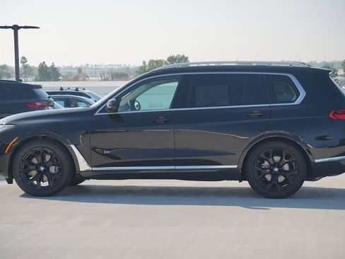 New 2026 BMW X7 xDrive40i w/ Premium Package image 4