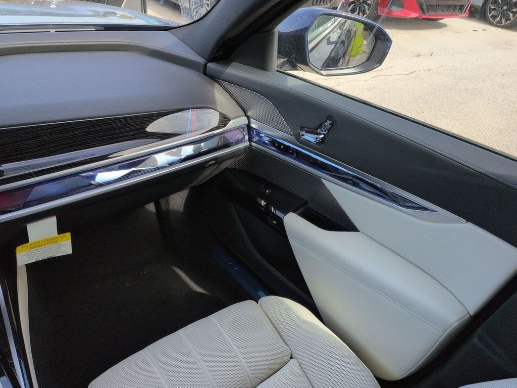 New 2026 BMW i7 xDrive60 AWD/4WD image 16