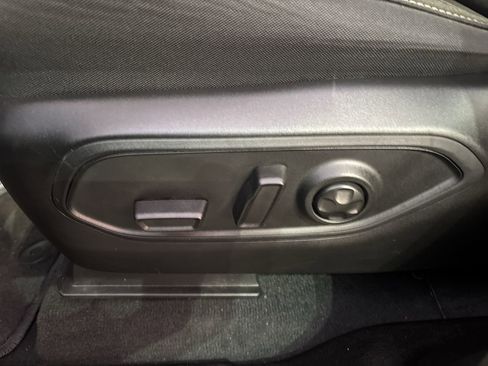 Used 2025 Jeep Grand Cherokee Laredo X image 19