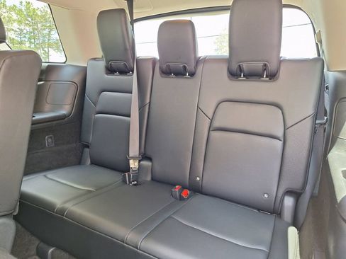Used 2025 Nissan Pathfinder SL FWD image 10