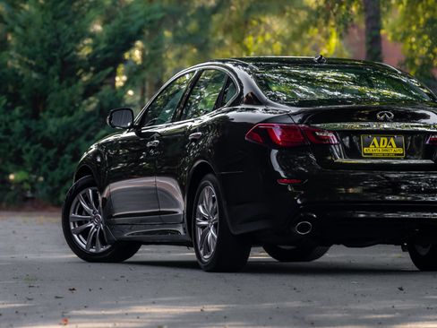 Used 2019 INFINITI Q70 Luxe RWD image 29