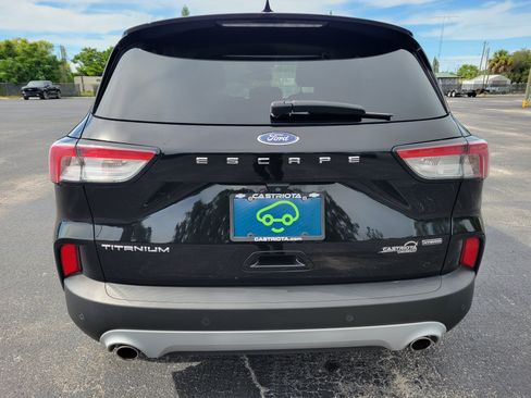 Used 2020 Ford Escape Titanium FWD image 6