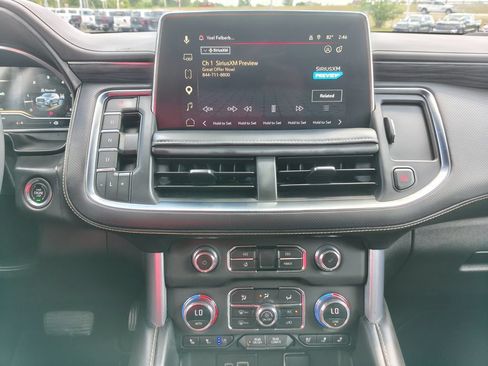 Used 2023 GMC Yukon SLT w/ SLT Luxury Package AWD/4WD image 3