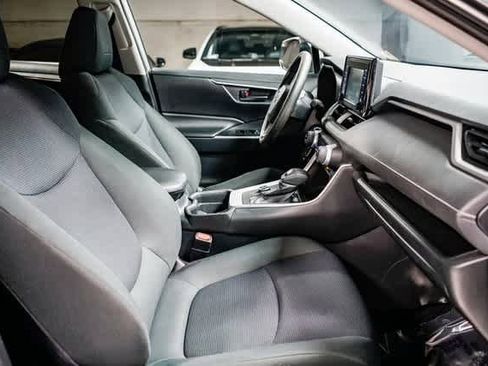 Certified 2019 Toyota RAV4 LE image 16