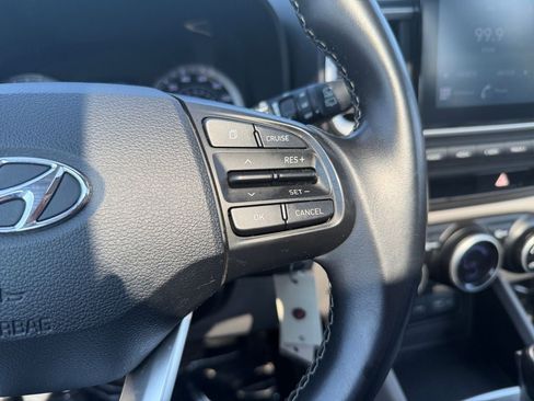 Used 2022 Hyundai Venue SEL FWD image 16