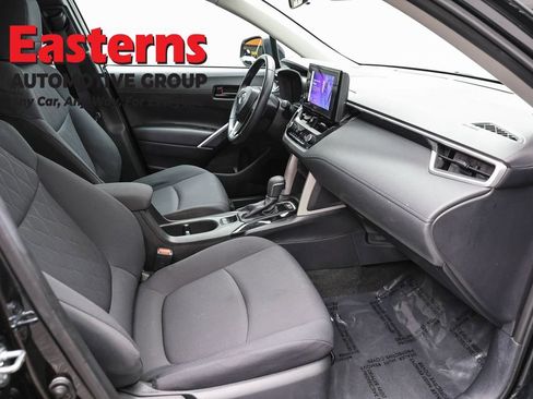 Used 2025 Toyota Corolla Cross LE FWD image 23