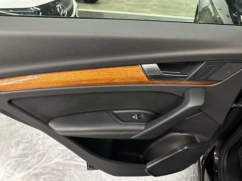 Used 2022 Audi Q5 2.0T Premium Plus image 11