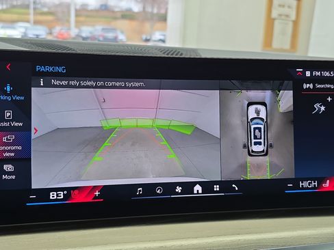 Used 2025 BMW X7 M60i w/ Executive Package image 24