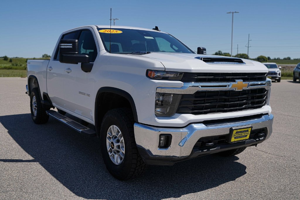 Used 2025 Chevrolet Silverado 2500 LT AWD/4WD image 5