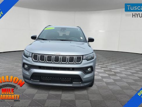 Used 2024 Jeep Compass Latitude AWD/4WD image 2