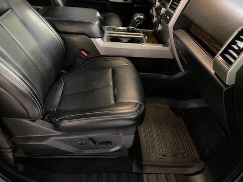 Used 2019 Ford F150 Lariat w/ Equipment Group 502A Luxury image 34