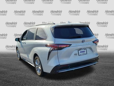 Used 2022 Toyota Sienna Limited FWD image 5