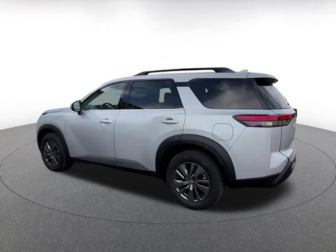 Used 2025 Nissan Pathfinder SV FWD image 10