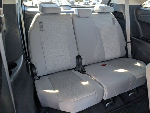 Used 2025 Toyota Sienna LE image 6