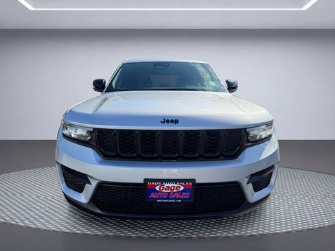 Used 2024 Jeep Grand Cherokee Altitude AWD/4WD image 10
