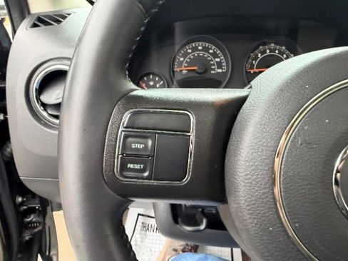 Used 2017 Jeep Patriot High Altitude image 15